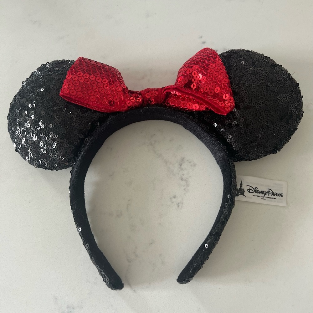 Disney Minnie Mouse ears headband with red bow